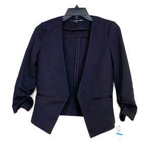 Amanda and Chelsea black crop 3/4 sleeve blazer